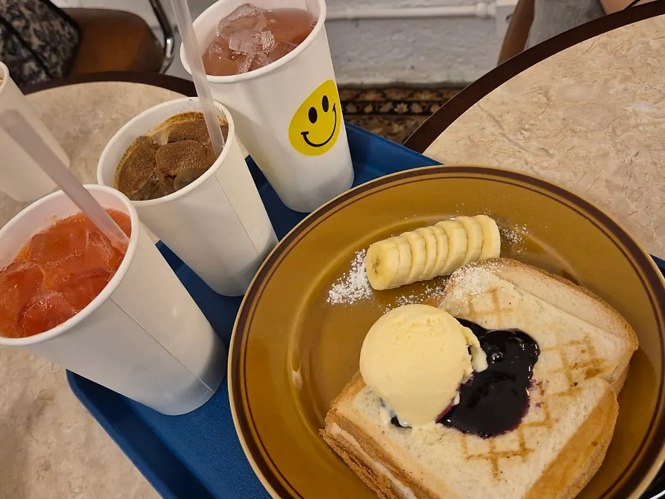 Drink and dessert plate on the table