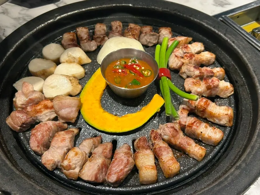 Mâm thịt heo tại Olheun Gogi Suwon Main Branch