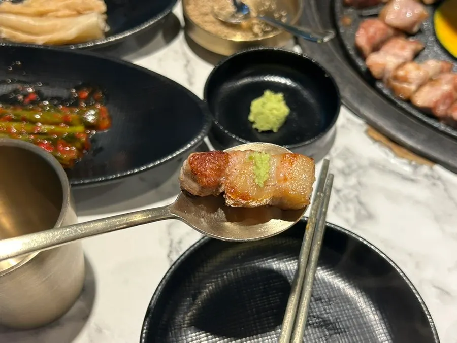 Mắm mèolj dùng để chấm samgyeopsal