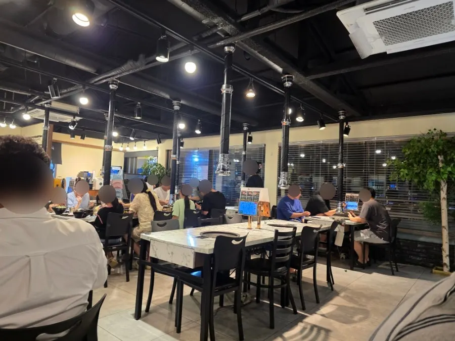 Interior of Olheun Gogi Suwon main branch