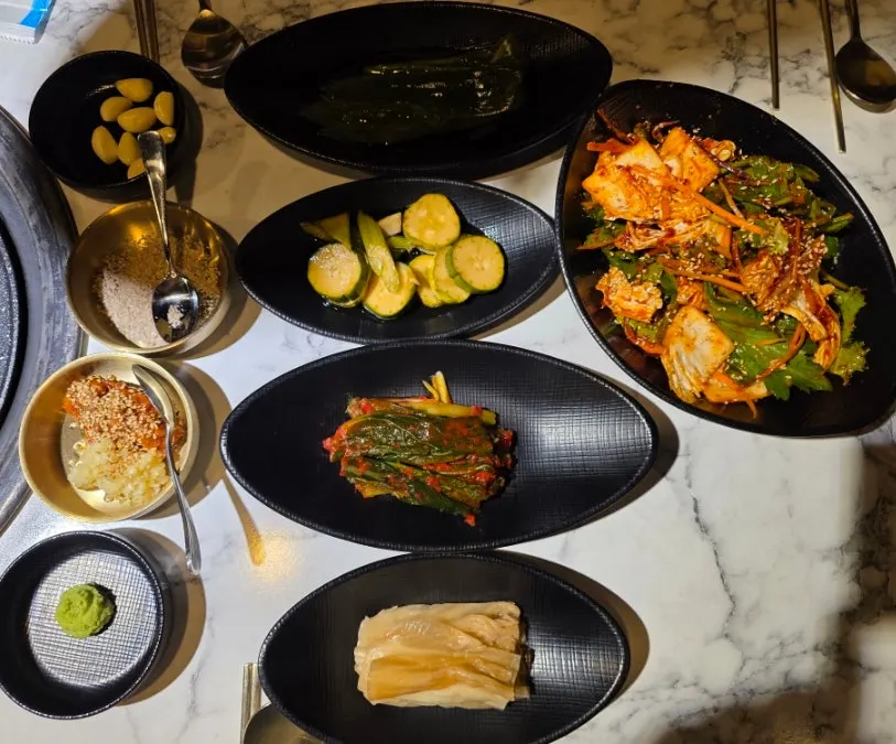 Complimentary table setting at Olheun Gogi
