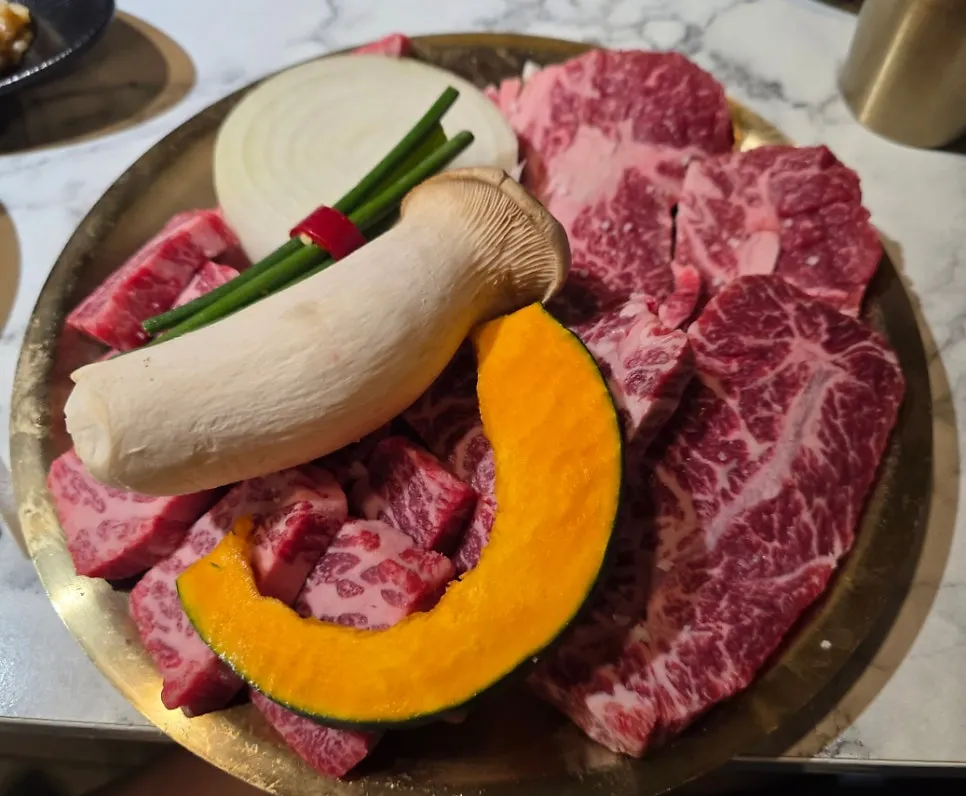 9+ grade Wagyu assorted set