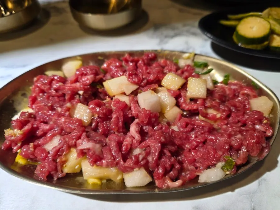 Wagyu grilling at Olheun Gogi