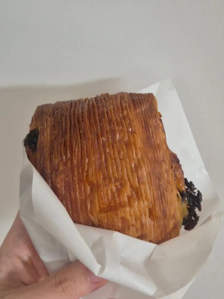 Cross-section of angbutter showing the thick butter slab