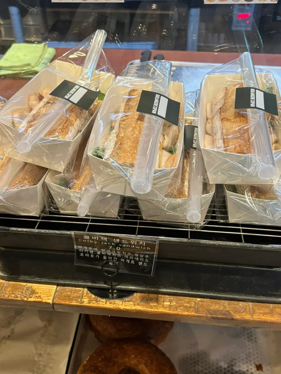 Staff packing angbutter at Boulangerie Copain