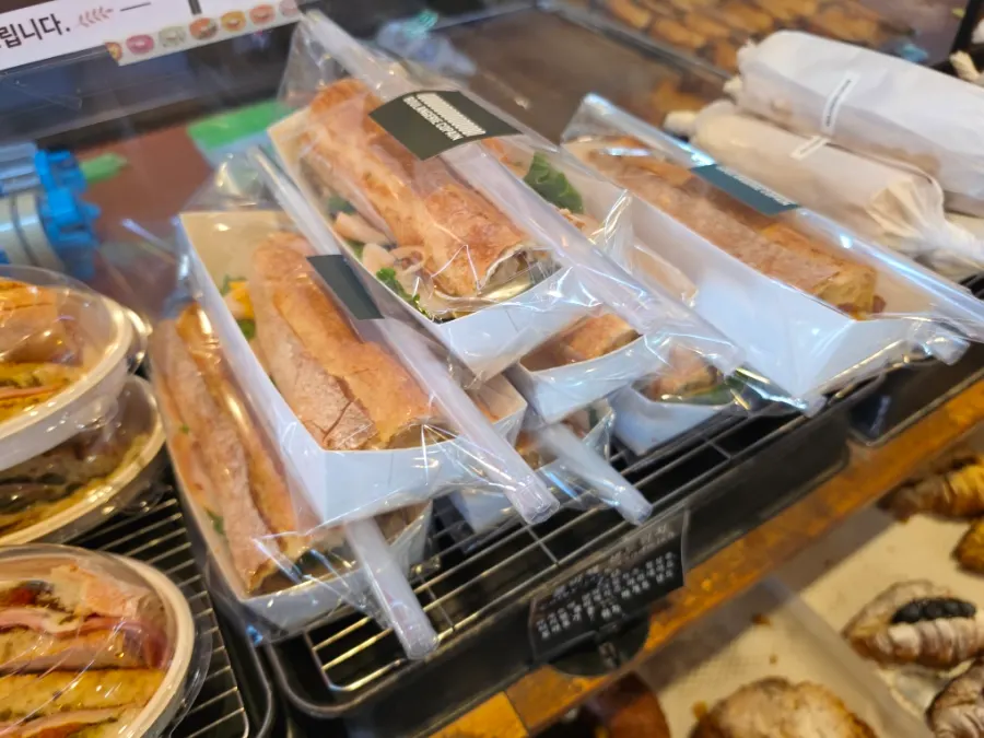 블랑제리코팡 샌드위치 진열 모습