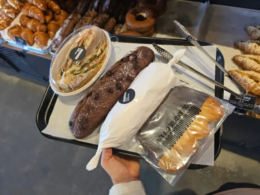 발로나 초콜릿이 든 초코바게트