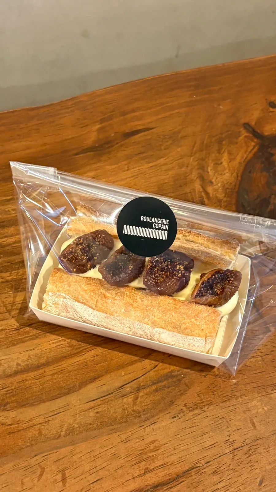 무화과 크림치즈 바게트 단면