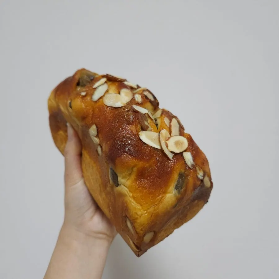 카스테라 가루가 묻은 카스테라 크림빵