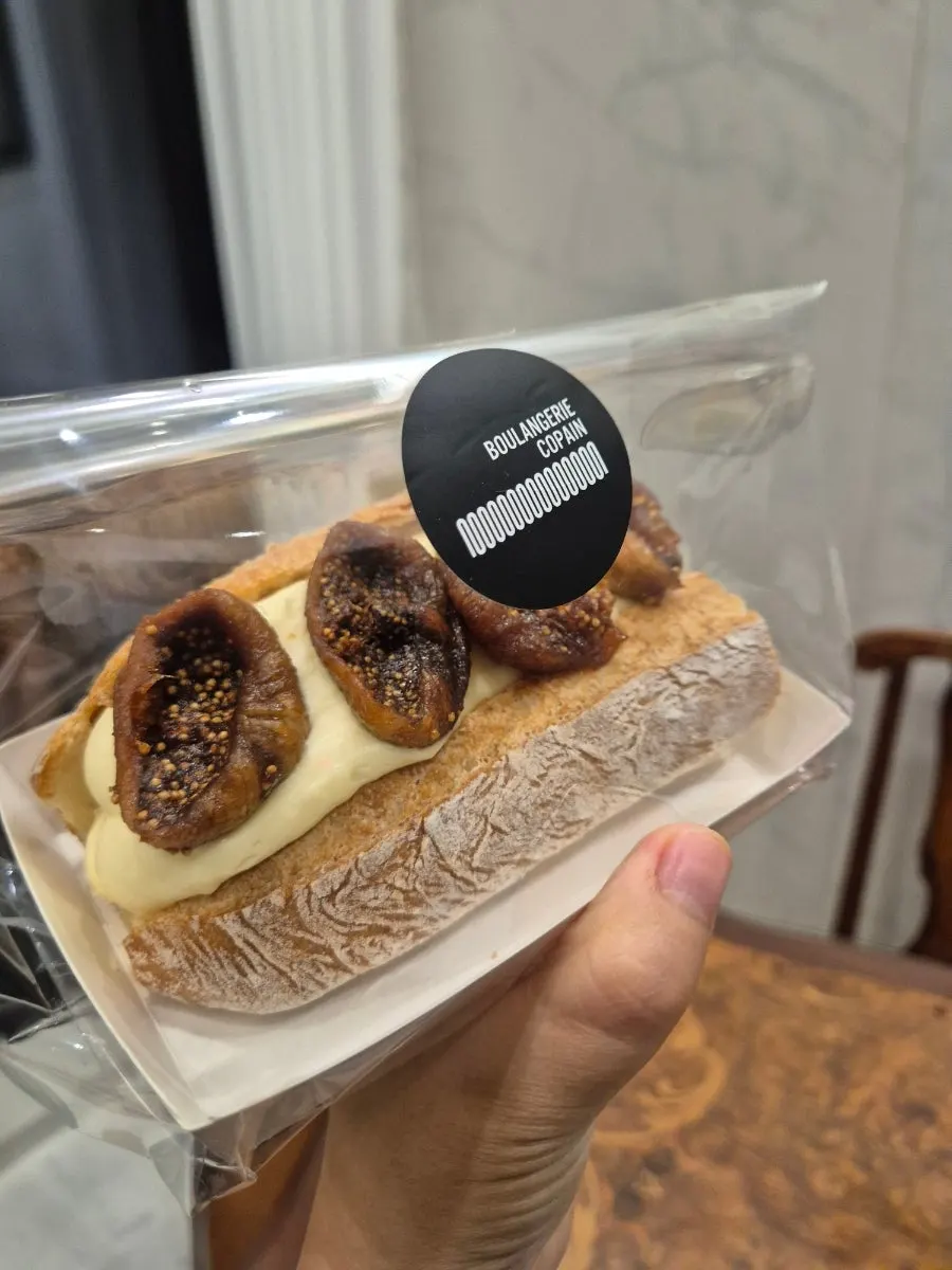 무화과 크림치즈 바게트 단면