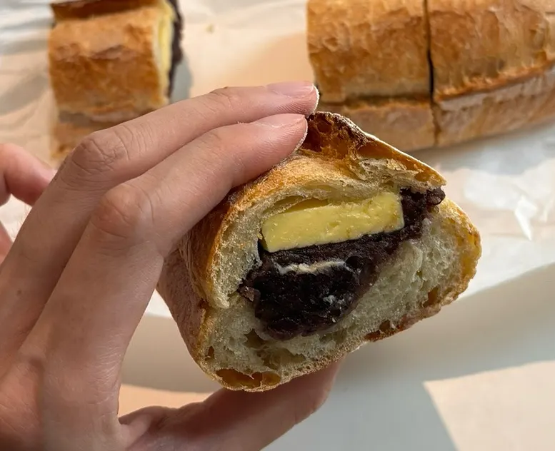 Angbutter cross-section cut into four pieces