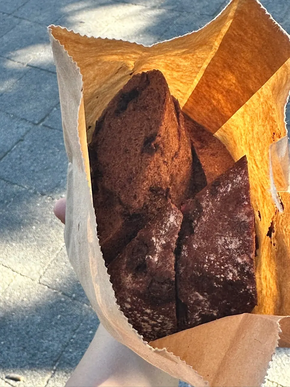 반으로 가른 메론빵 속 멜론 크림