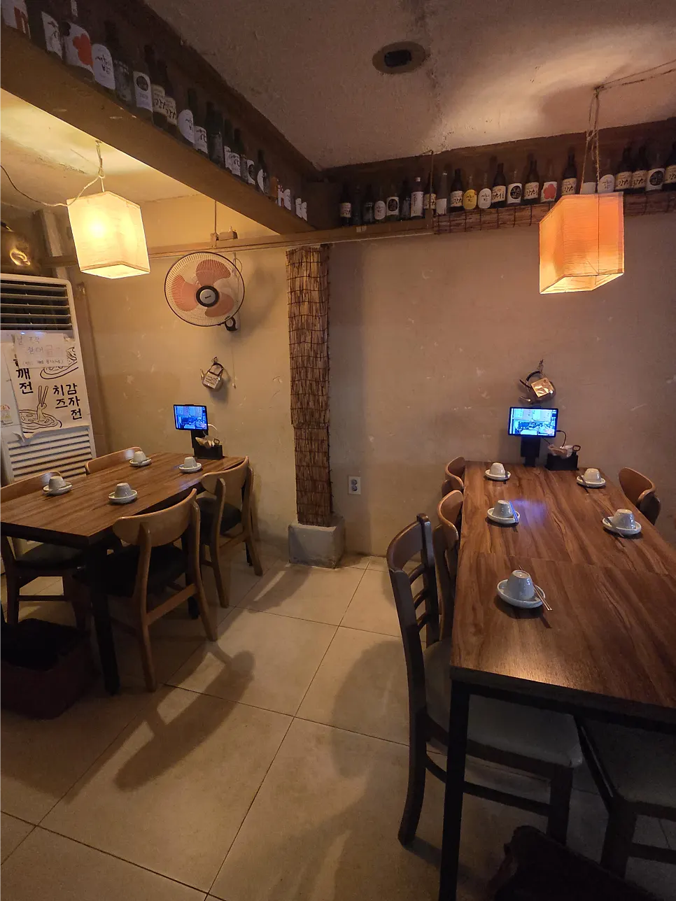 Interior atmosphere at Baennori in Mangwon