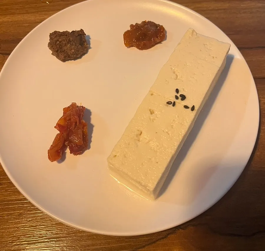 Appetizer of warm tofu and side dishes at Baennori