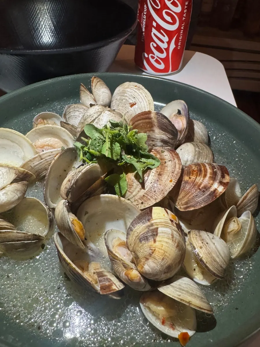 바지락과 동죽, 백합이 담긴 조개술찜