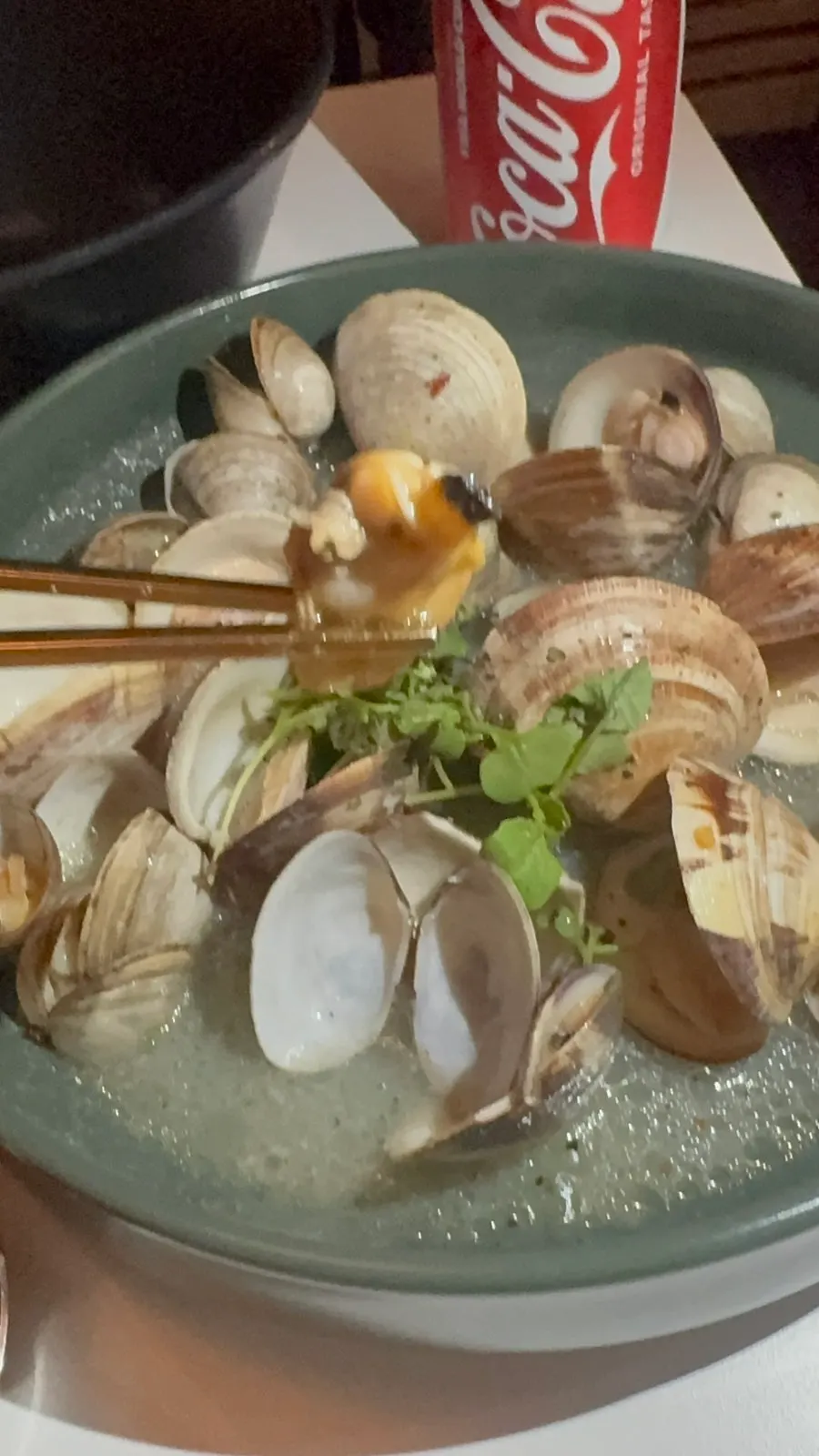 조개술찜 국물 한 국자