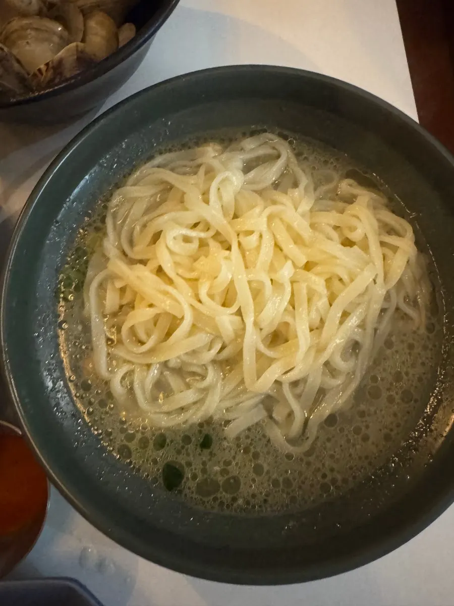 조개술찜 국물에 넣은 칼국수 사리