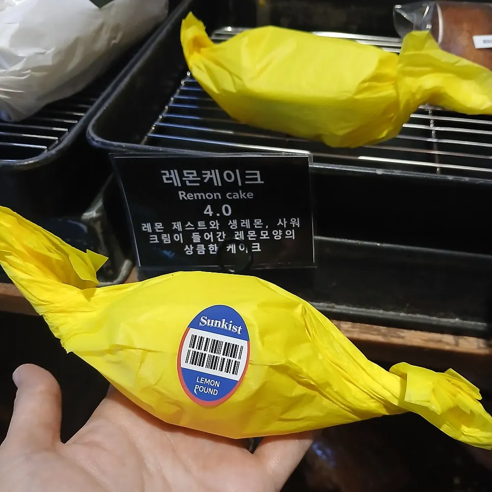블랑제리코팡 빵 진열 전경