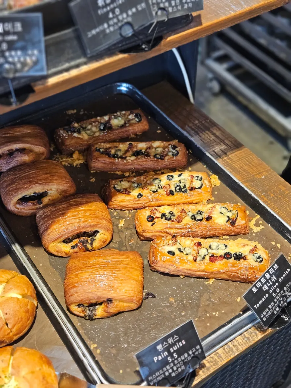 Boulangerie Copain sandwiches and Danish pastries