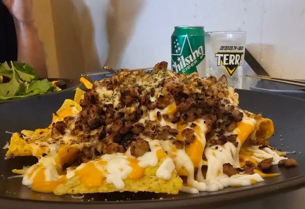 A close-up of the meat sobo nachos