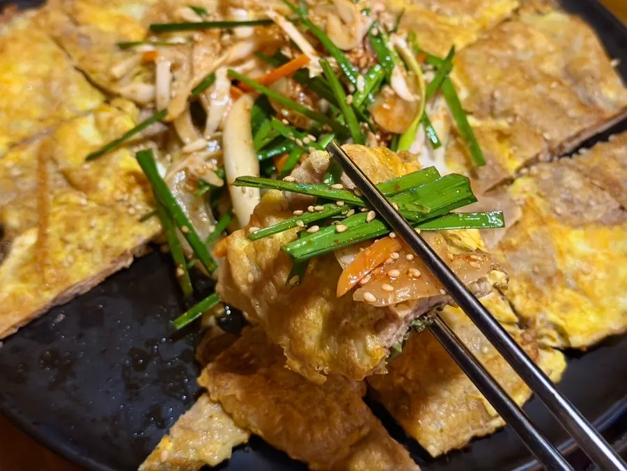 Yukjeon eaten with chive salad on top