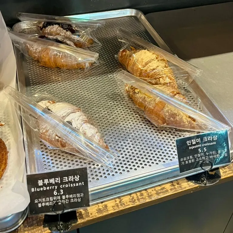 고를 수 있는 다양한 베이커리 빵