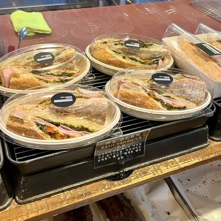 블랑제리코팡 빵 진열 모습