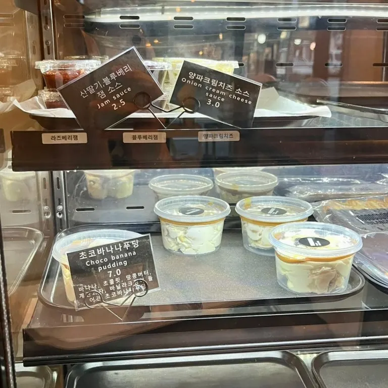 다양하게 준비된 블랑제리코팡 빵