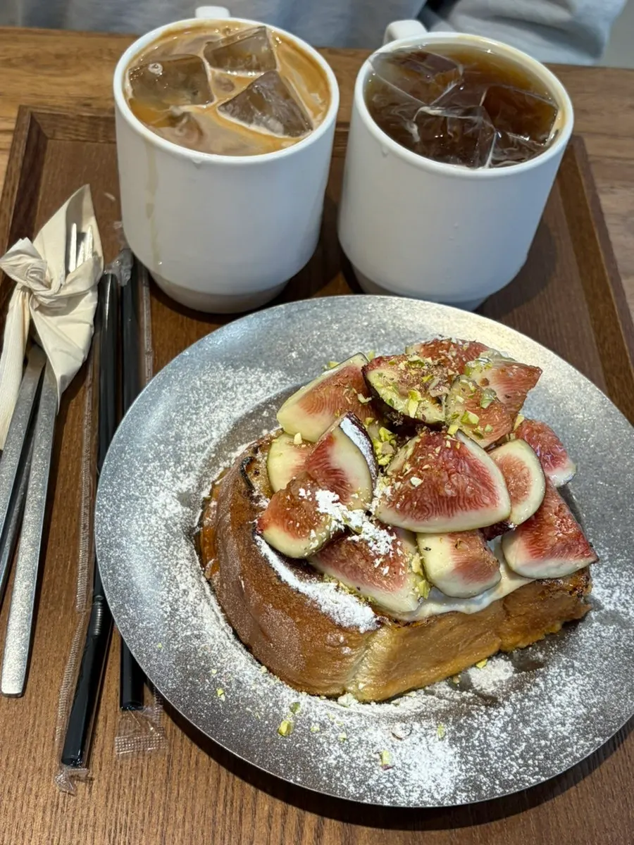 Close-up of French toast topped with figs