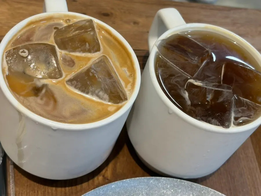 Iced americano and caffè latte ordered with chosen beans