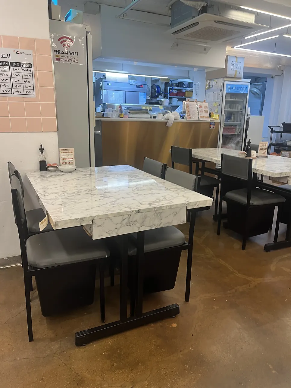 Interior of Beotkkot Sushi Mangwon