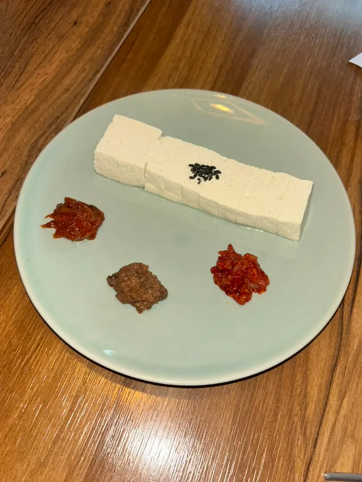 두부와 세 가지 젓갈 기본안주