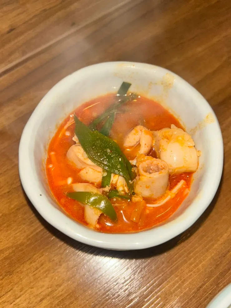 도자기 그릇에 담긴 곱도리탕