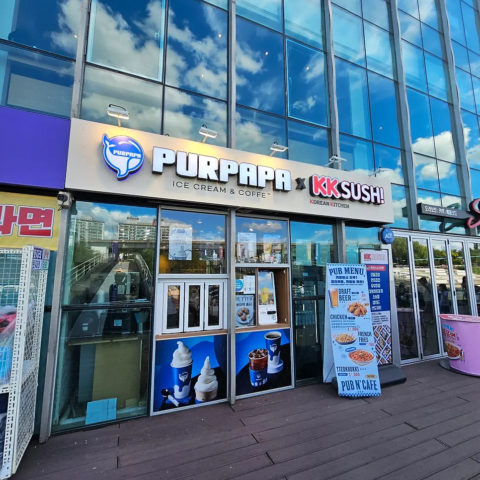 Exterior of Puru Papa near the parking lot