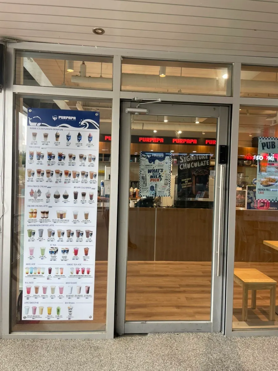 Puru Papa interior with a blue-wave atmosphere