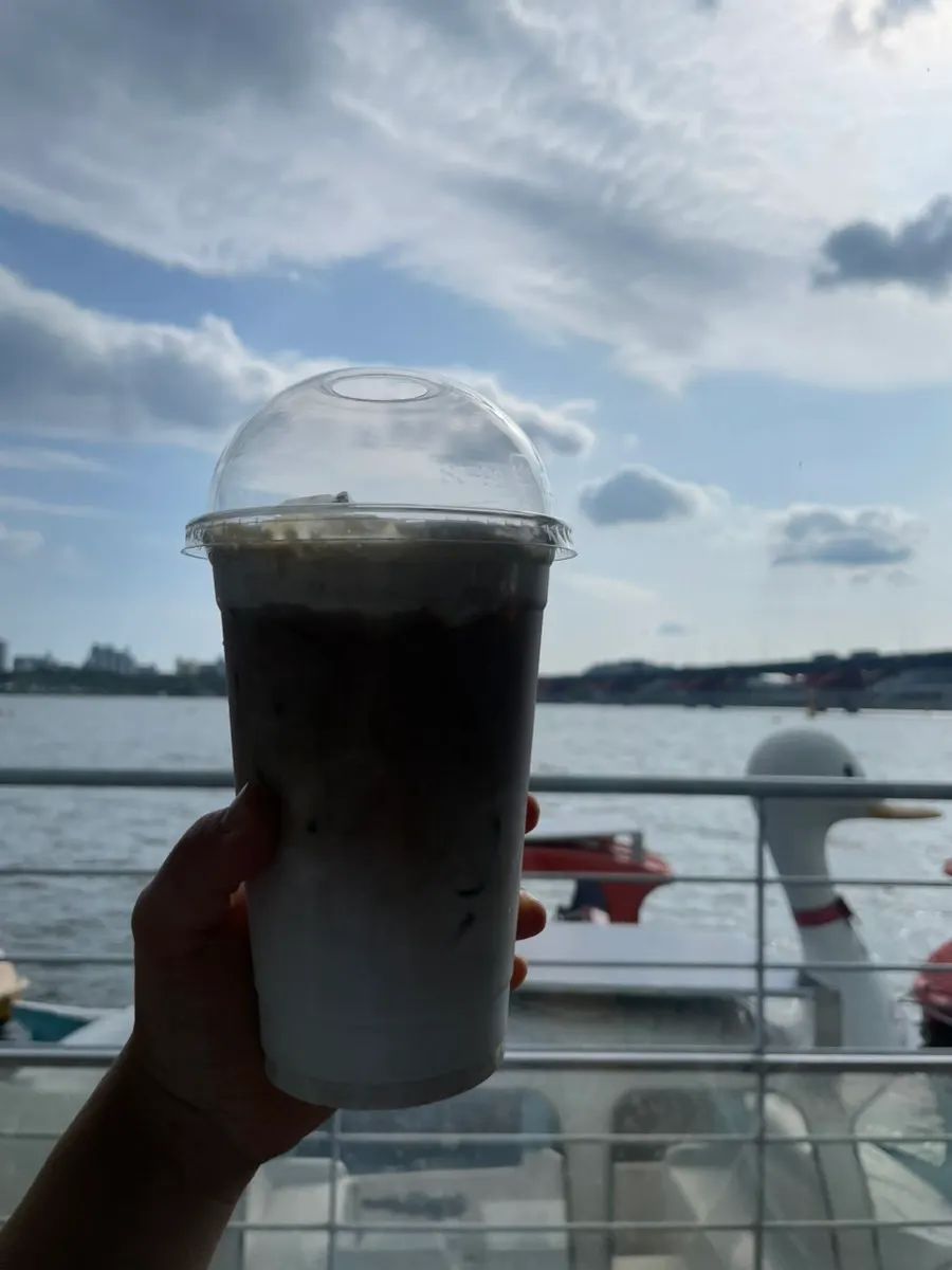 Orange Bianco Latte with a Han River view