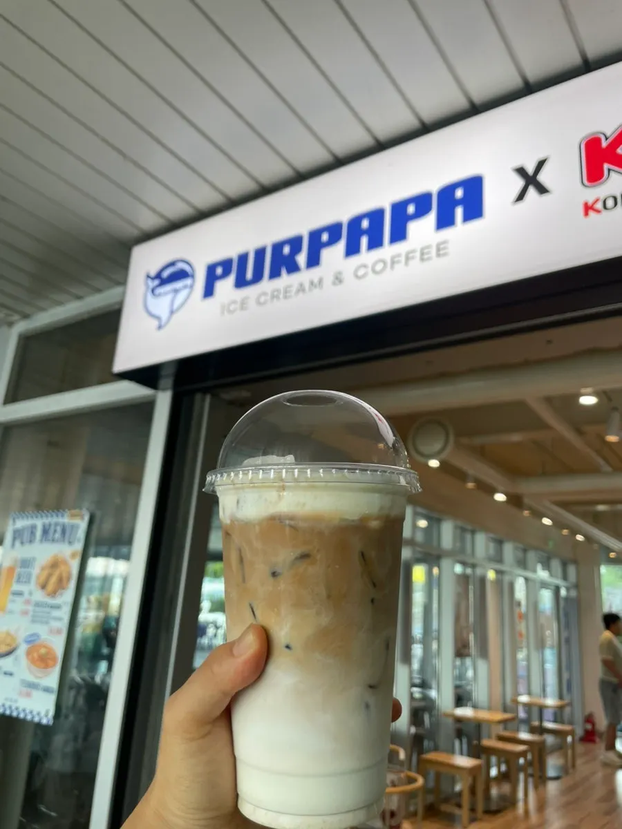 A drink enjoyed with a Han River view