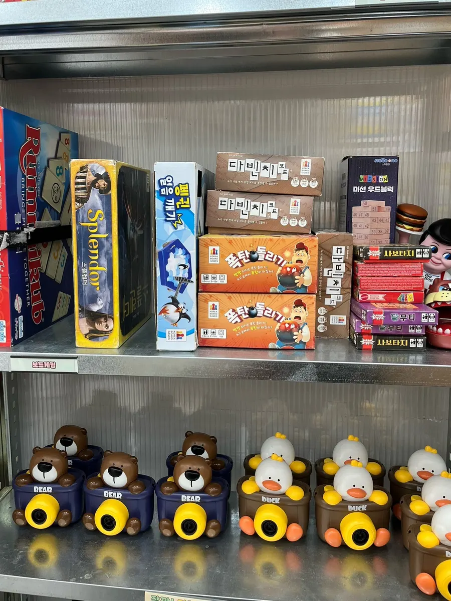 Picnic rental items on display at Picnic List Mangwon