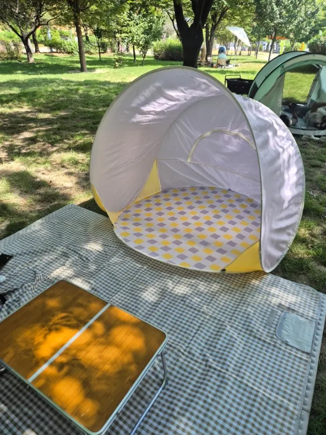 Embossed mat, large mat, tent, camping chair and fan packed into a wagon