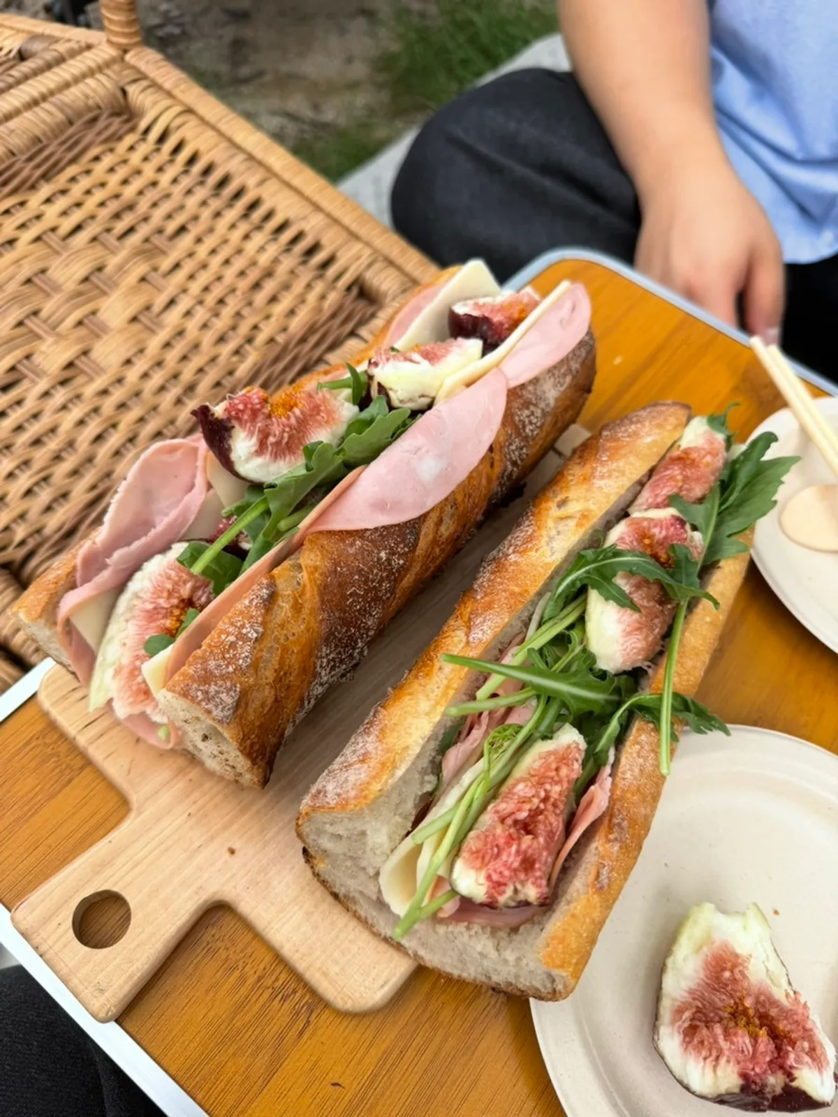 Cover photo of a picnic at Mangwon Han River Park