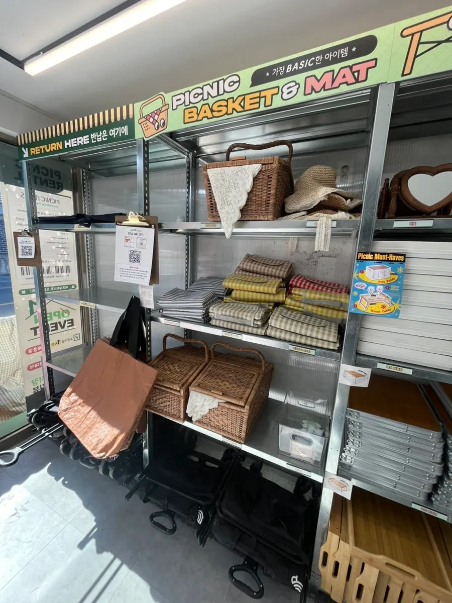 Space with instructions for the unmanned rental process