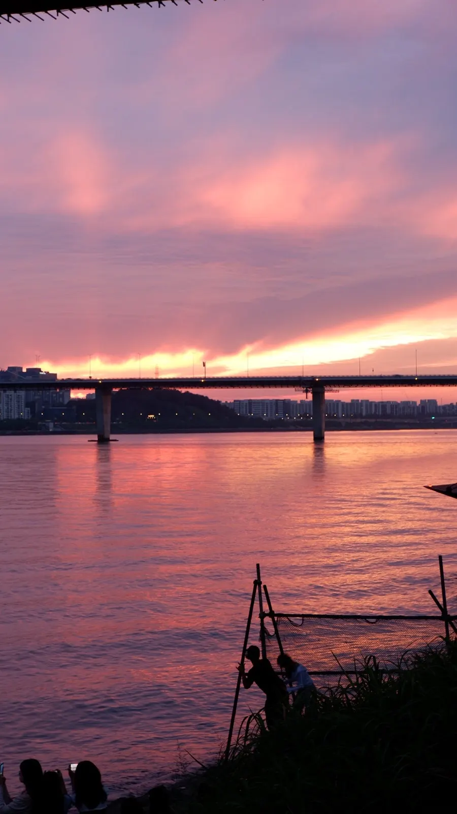 Blanket used on a windy day by the Han River