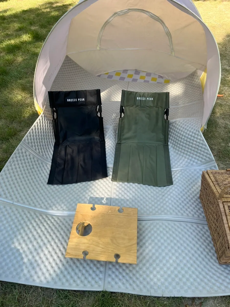 One-touch shade tent and chairs set up at Mangwon Han River Park