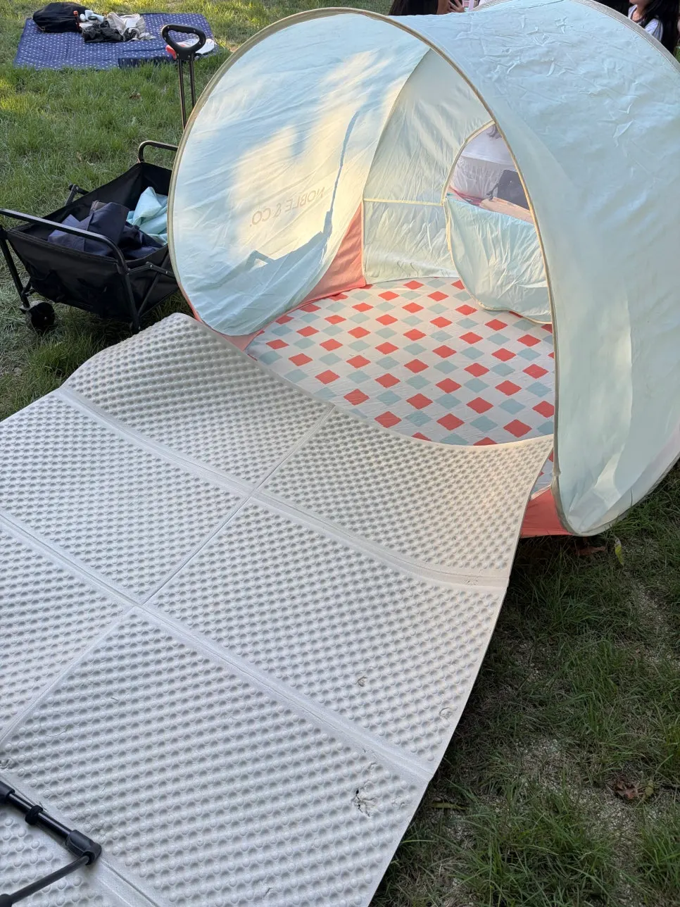 Finished picnic setup by the Han River