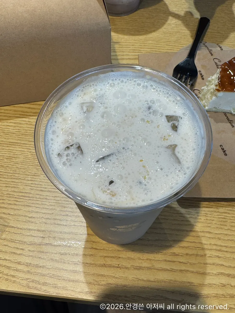 Pistachio chocolate bingsu dessert