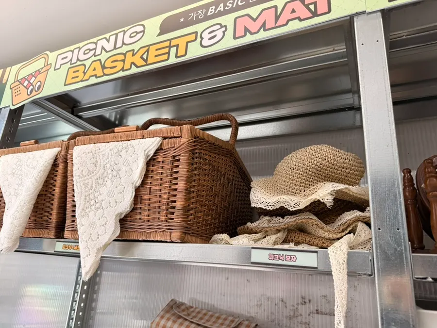 Display of dreamy picnic baskets and picnic hats