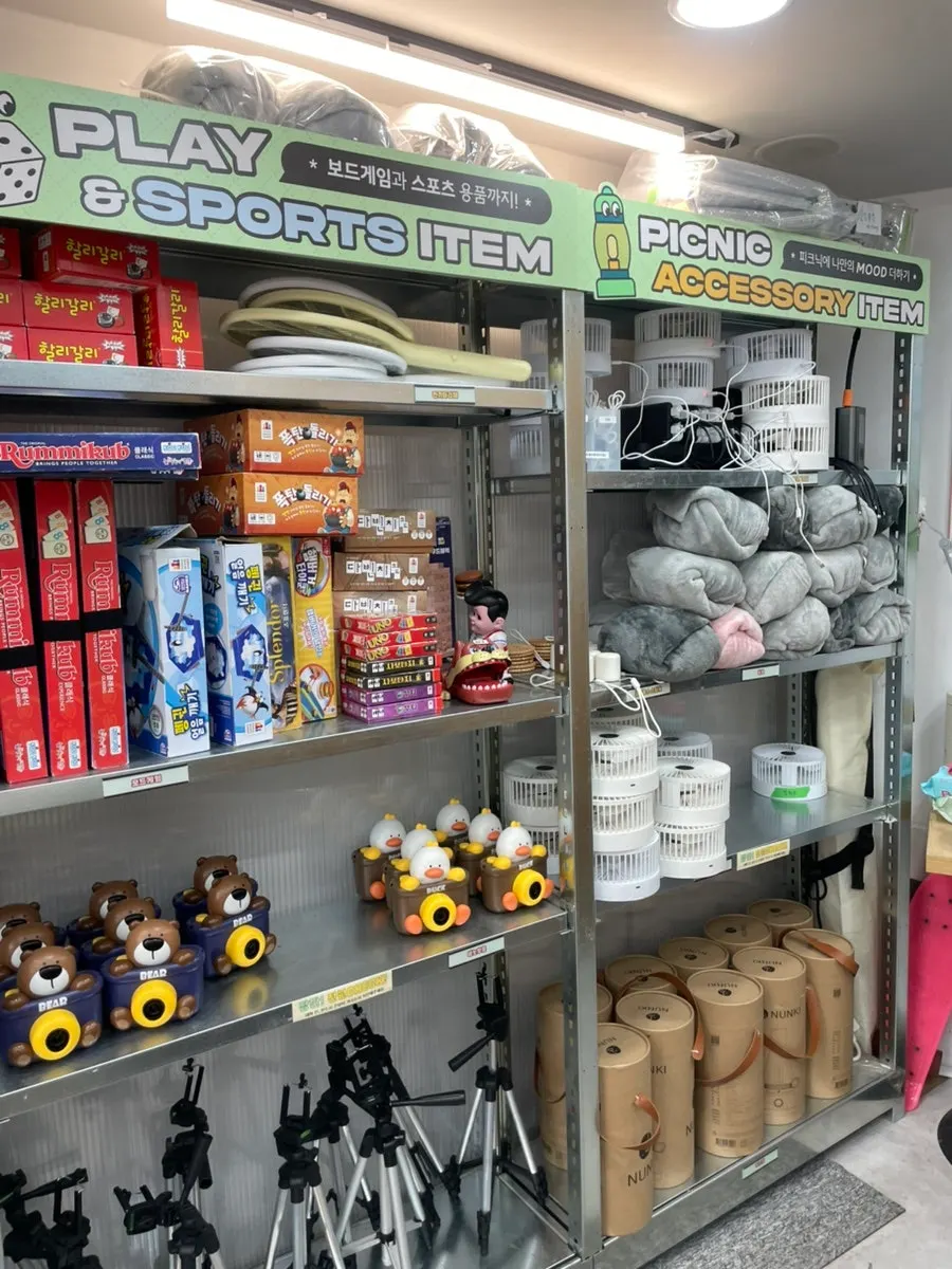 Displayed picnic rental props