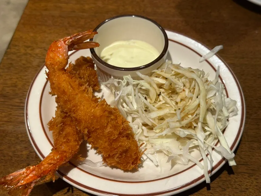 Fried shrimp 2pc served with shredded cabbage and sauce