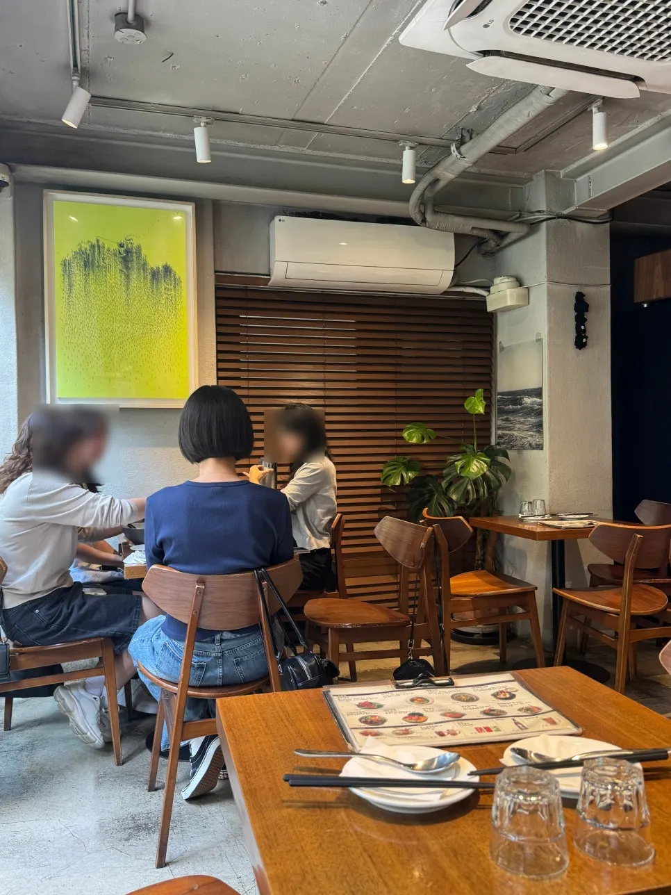 The overall atmosphere inside Padong