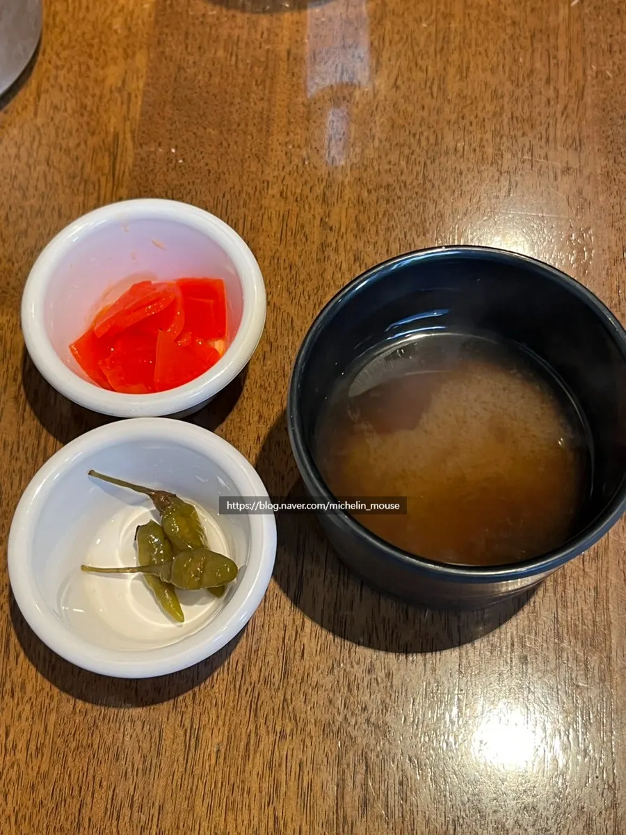 할라피뇨와 장국, 초생강 기본 반찬